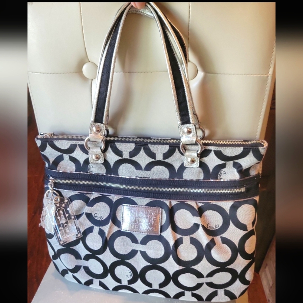 SOLD ON OTHER PLATFORM!!               Vintage Poppy Coach Signature Tote